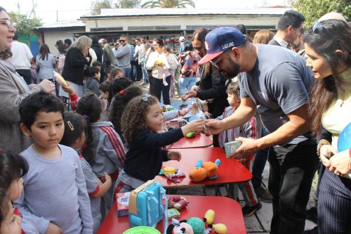 ¡ÉXITO TOTAL EN NUESTRA VENTA SOLIDARIA DE JUGUETES!