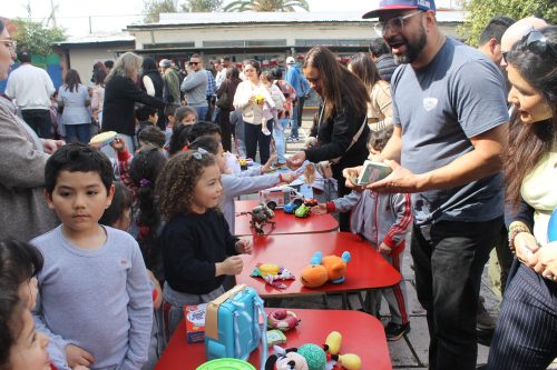 ¡ÉXITO TOTAL EN NUESTRA VENTA SOLIDARIA DE JUGUETES!
