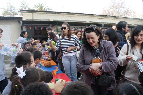 ¡ÉXITO TOTAL EN NUESTRA VENTA SOLIDARIA DE JUGUETES!