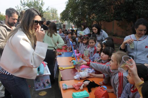 ¡ÉXITO TOTAL EN NUESTRA VENTA SOLIDARIA DE JUGUETES!