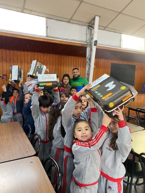¡Pequeños grandes corazones! Alumnos de primer ciclo llevan ayuda al Hogar Esperanza