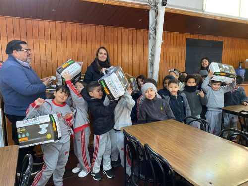 ¡Pequeños grandes corazones! Alumnos de primer ciclo llevan ayuda al Hogar Esperanza