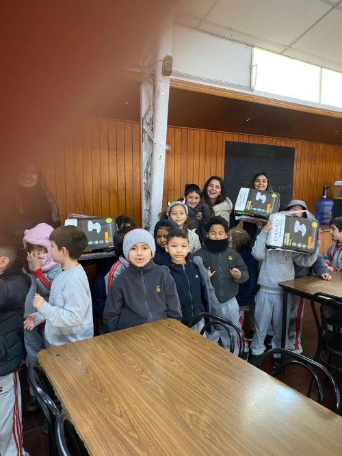 ¡Pequeños grandes corazones! Alumnos de primer ciclo llevan ayuda al Hogar Esperanza