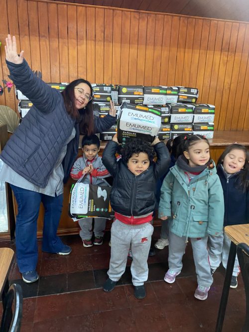 ¡Pequeños grandes corazones! Alumnos de primer ciclo llevan ayuda al Hogar Esperanza