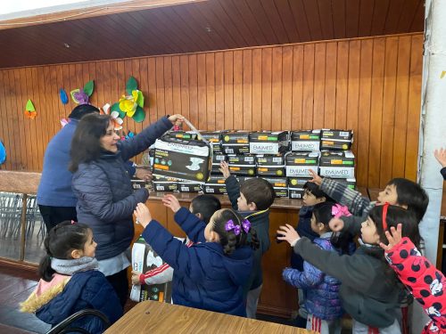 ¡Pequeños grandes corazones! Alumnos de primer ciclo llevan ayuda al Hogar Esperanza