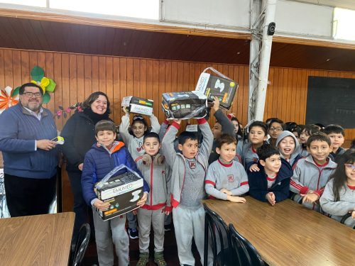 ¡Pequeños grandes corazones! Alumnos de primer ciclo llevan ayuda al Hogar Esperanza