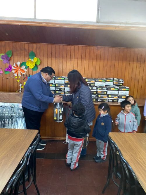 ¡Pequeños grandes corazones! Alumnos de primer ciclo llevan ayuda al Hogar Esperanza