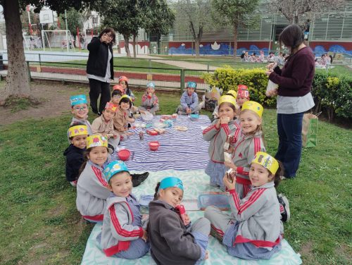 Preescolar da la bienvenida a la primavera