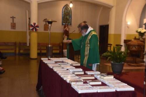 Entrega de Biblias en la Catequesis Eucarística