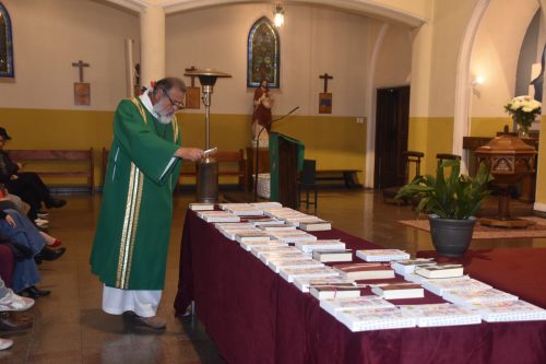 Entrega de Biblias en la Catequesis Eucarística
