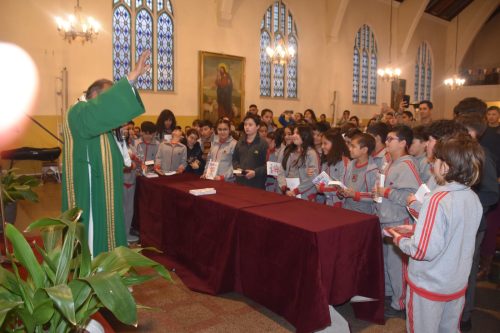 Entrega de Biblias en la Catequesis Eucarística