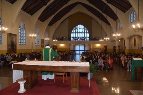 Entrega de Biblias en la Catequesis Eucarística