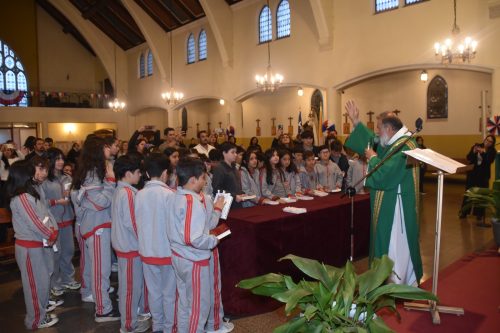 Entrega de Biblias en la Catequesis Eucarística