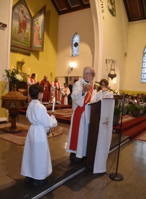 Misa de confirmación 28 estudiantes de nuestro colegio reciben su confirmación