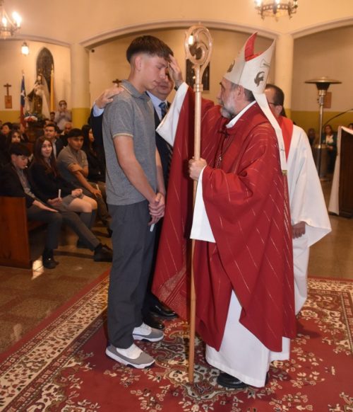 Misa de confirmación 28 estudiantes de nuestro colegio reciben su confirmación
