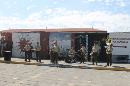 Visita de la Pocket Band de Carabineros celebró el Día del Profesor