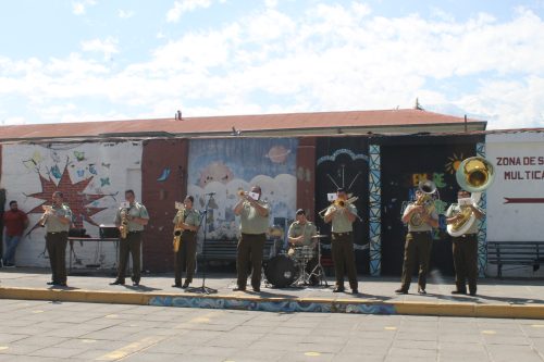 Visita de la Pocket Band de Carabineros celebró el Día del Profesor