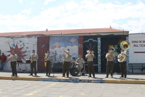 Visita de la Pocket Band de Carabineros celebró el Día del Profesor