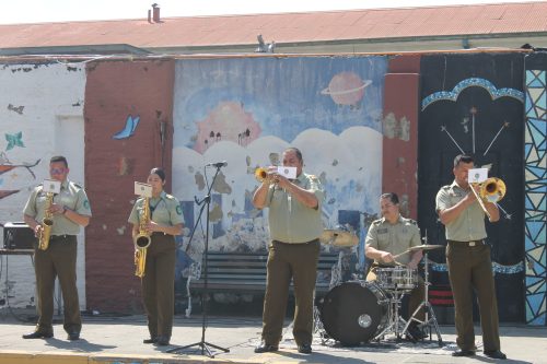 Visita de la Pocket Band de Carabineros celebró el Día del Profesor