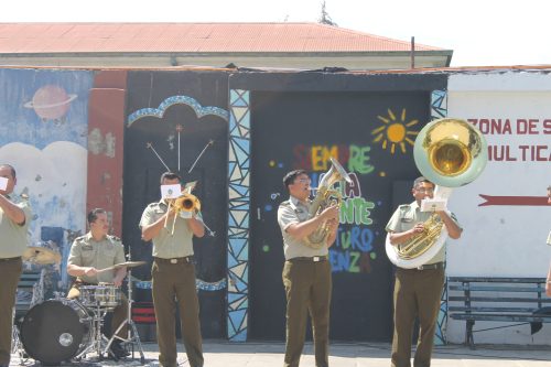 Visita de la Pocket Band de Carabineros celebró el Día del Profesor