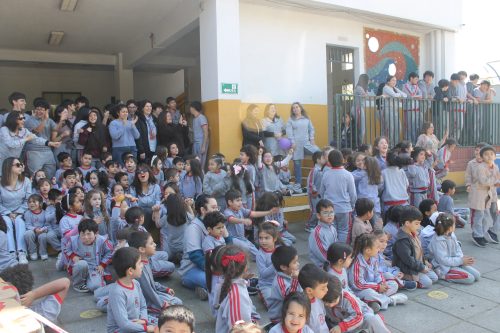Visita de la Pocket Band de Carabineros celebró el Día del Profesor