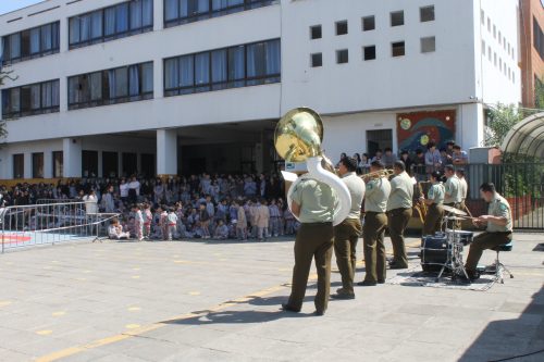 Visita de la Pocket Band de Carabineros celebró el Día del Profesor