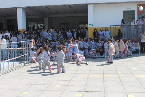 Visita de la Pocket Band de Carabineros celebró el Día del Profesor
