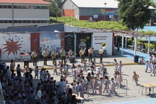 Visita de la Pocket Band de Carabineros celebró el Día del Profesor