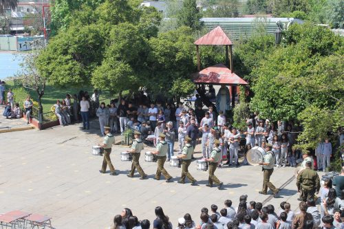 Visita de la Pocket Band de Carabineros celebró el Día del Profesor