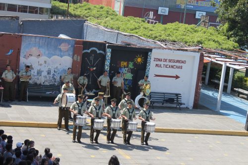 Visita de la Pocket Band de Carabineros celebró el Día del Profesor