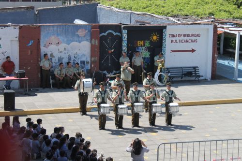 Visita de la Pocket Band de Carabineros celebró el Día del Profesor