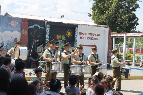Visita de la Pocket Band de Carabineros celebró el Día del Profesor