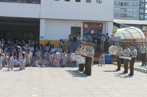 Visita de la Pocket Band de Carabineros celebró el Día del Profesor