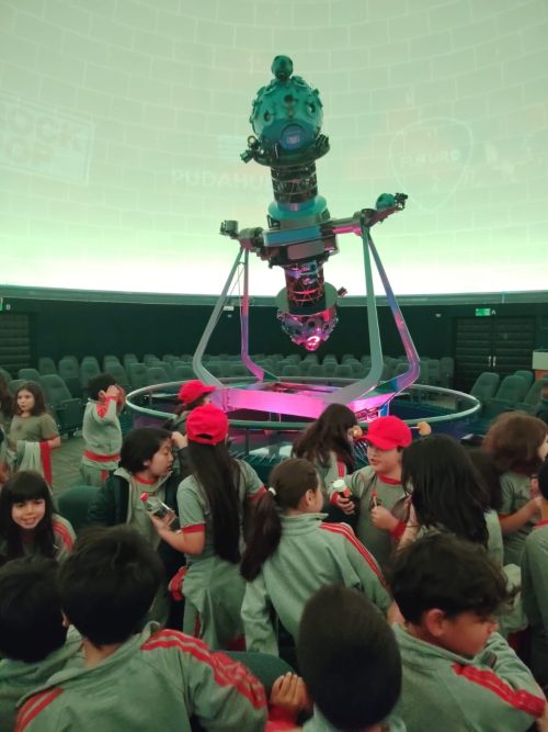 Estudiantes de 3° Básico vivieron una entretenida experiencia en el Planetario